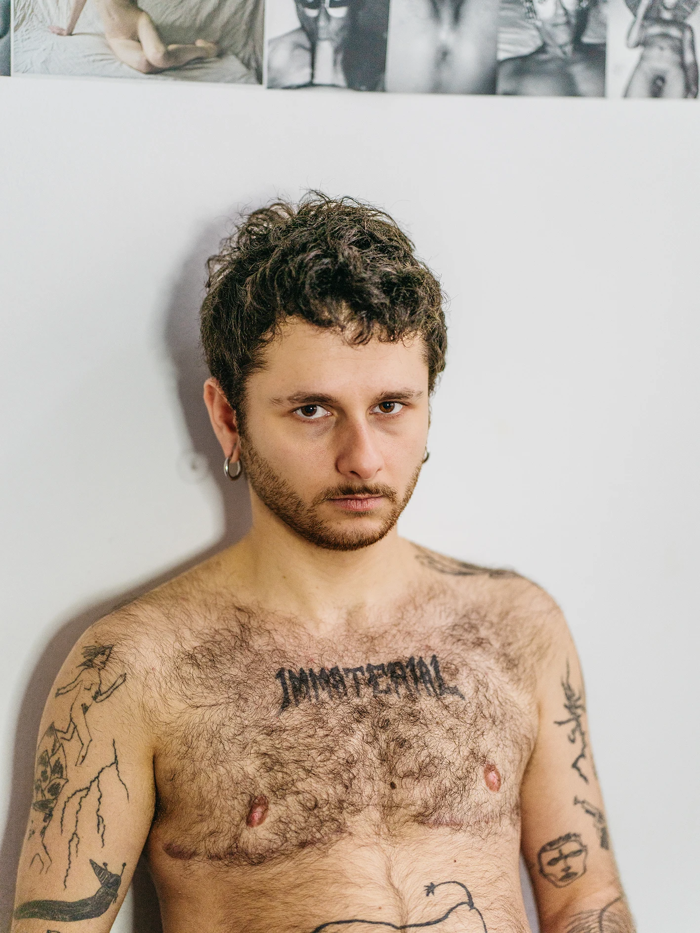 Gleichberechtigung, Selbstbestimmung, Lebensentscheidungen, Menschenrechte, Grundrechte, Unabhängigkeit, Gesellschaftsnormen, Porträtserie, Respekt, Vielfalt, Individuelle Entscheidungen, Lebensphilosophien, Lebenswelten, Transgender Rights, Intersex Awareness, LGBTIQ Rights, Gender Vielfalt, queer, Trans Visibility, Nonbinary, Non-binary, Gender Equality, Sexuelle Vielfalt, Identität, Genderidentity, Community Support, Respect My Identity, Queer Voices