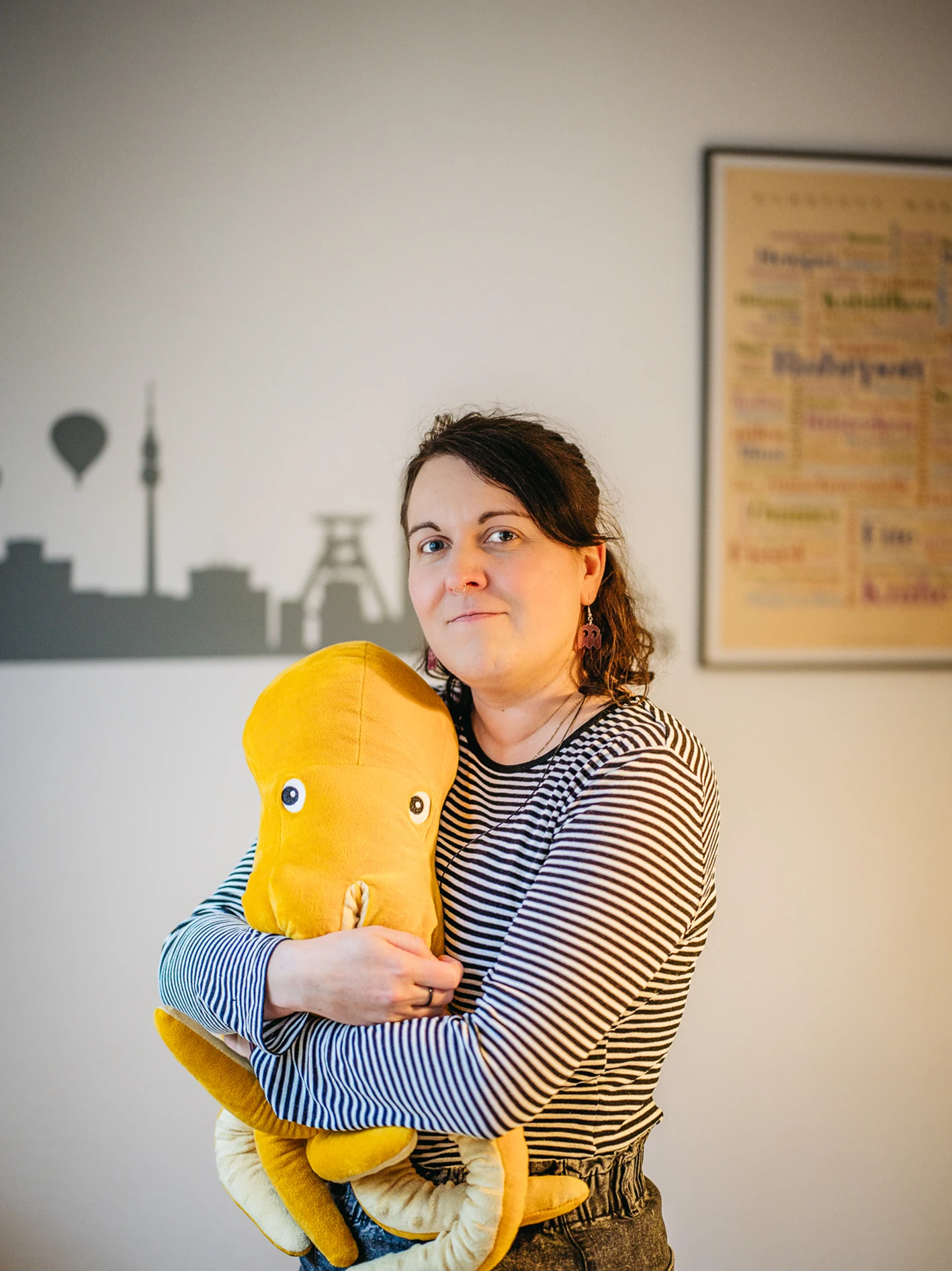 Gleichberechtigung, Selbstbestimmung, Frauenrechte, Lebensentscheidungen, Menschenrechte, Grundrechte, Unabhängigkeit, Gesellschaftsnormen, Porträtserie, Respekt, Vielfalt, Feminismus, Kinderfragen, Individuelle Entscheidungen, Lebensphilosophien, Lebenswelten, Kinderlos